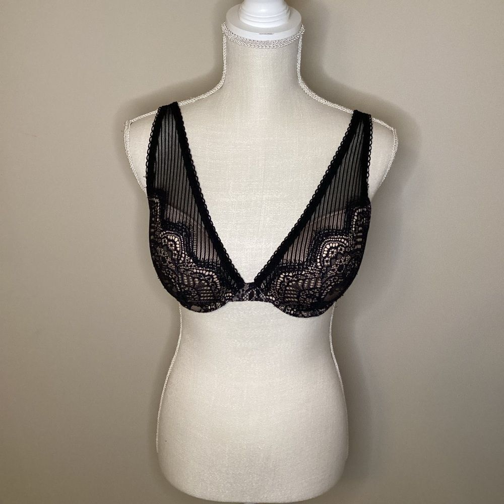 EUC Victoria's Secret Dream Angel push up underwire bra. Lace detail